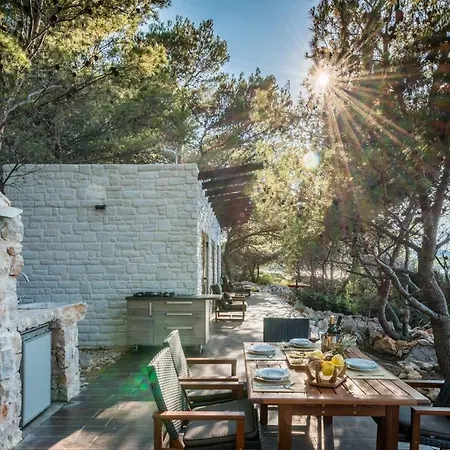 Immortelle Deluxe Beachfront Villa Murter