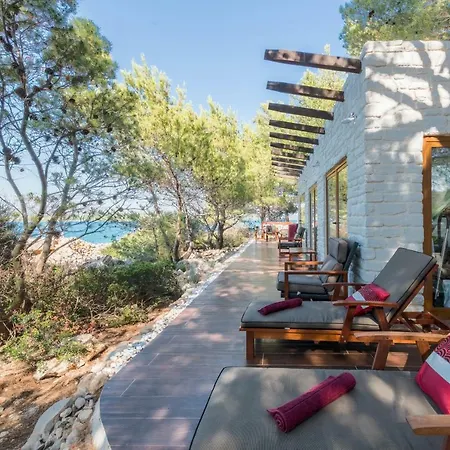 Immortelle Deluxe Beachfront